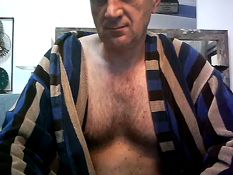 Snapshot of Vintermelon2 chatting on October 10, 6:51 am Vintermelon2 online show from October 10, 6:51 am