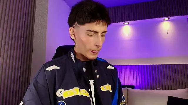 MateoMitchell online show from April 18, 5:20 am