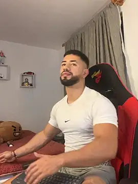 Ezzio Scolaro online show from February 26, 1:18 am