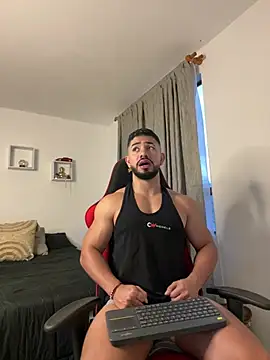 Ezzio Scolaro online show from March 10, 11:00 pm