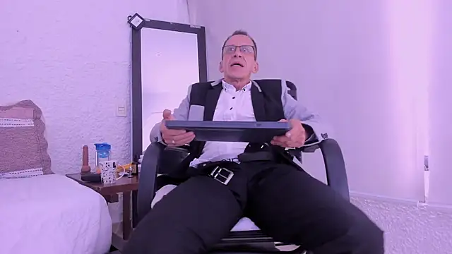  axelking  online show from February 12, 11:49 am