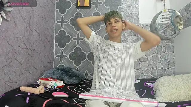 sexyboys cutex18 online show from January 8, 9:09 pm