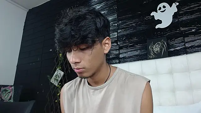 Snapshot of tyler_wolf1_ chatting on October 21, 12:41 pm tyler wolf1 online show from October 21, 12:41 pm