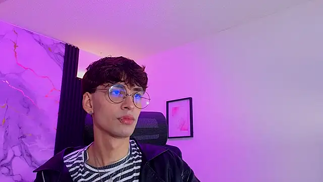 demianmoon online show from October 10, 11:37 am