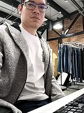 LuigiV2025 online show from February 3, 3:39 pm