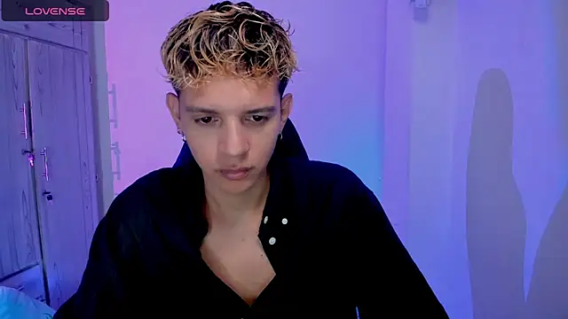 tylernova online show from March 8, 3:43 am