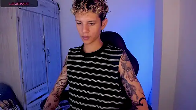 tylernova online show from April 12, 7:54 am