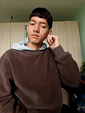 heyy noah11 online show from April 17, 1:36 pm