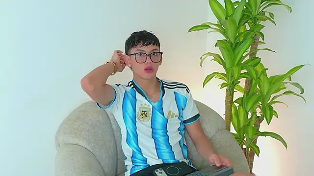 Axel Cody  online show from May 2, 7:27 pm