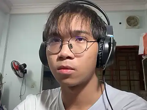 kave2033 online show from December 4, 3:19 pm