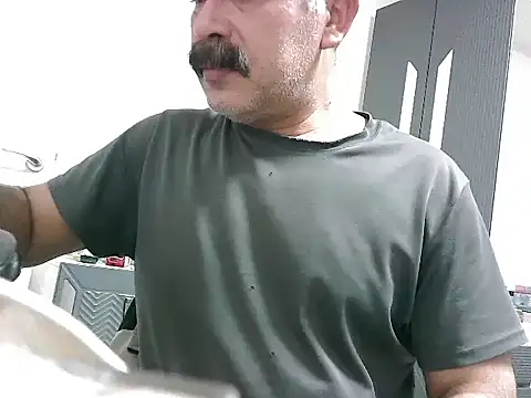 Snapshot of meroglu45 chatting on October 18, 9:09 pm meroglu45 online show from October 18, 9:09 pm
