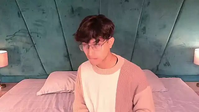 Aaron Eze online show from April 14, 12:38 pm