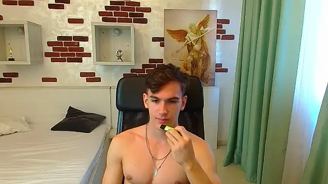 BradyFlint online show from November 3, 9:02 am