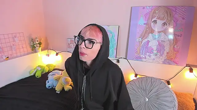 Strawberry Kitty  online show from November 8, 3:43 am