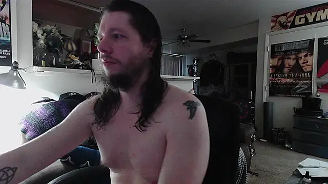 biggerisbetter12 online show from April 16, 1:27 am