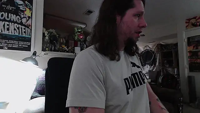 biggerisbetter12 online show from February 17, 8:19 pm