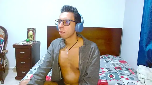 DavTwink3100 online show from December 23, 2:42 am