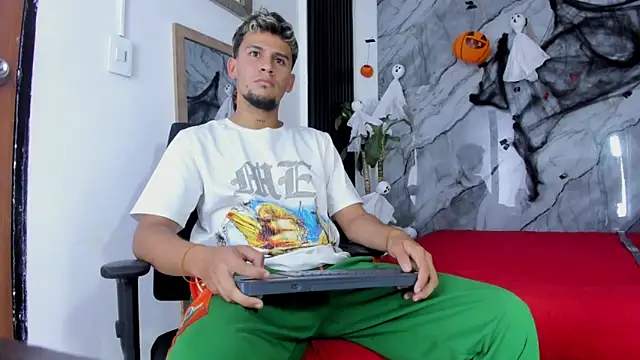 Alan-Smith1 online show from October 22, 8:00 pm