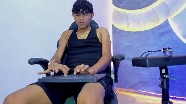 Sex Boy 33  online show from November 6, 4:26 am