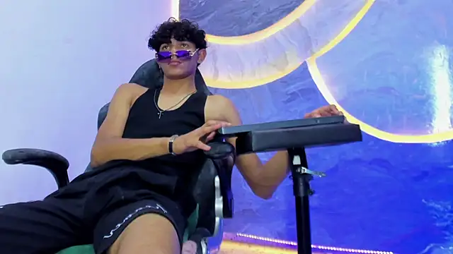 Sex Boy 33  online show from November 7, 4:27 am