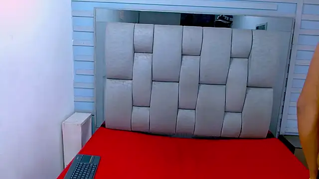 Yordi Alpha online show from December 17, 1:07 pm