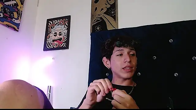 Yorsamm and friends online show from December 17, 2:41 am