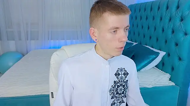 Cristian  Dior online show from February 8, 12:54 pm