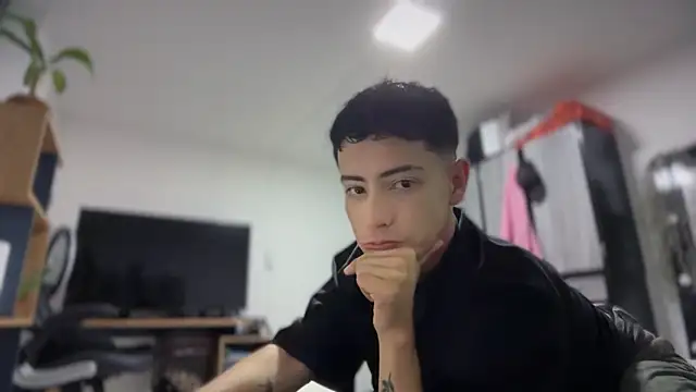 Sebastian Reed online show from February 27, 11:04 pm