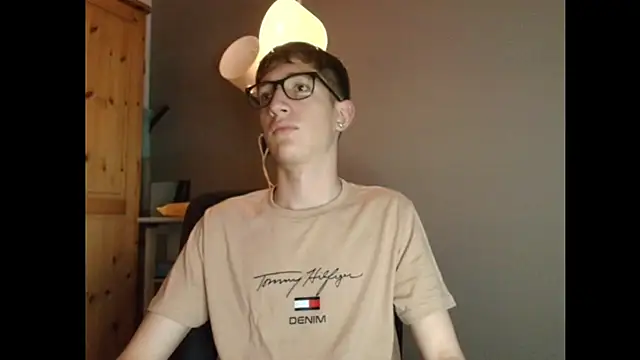 Erick Taylor3 online show from December 17, 8:37 pm