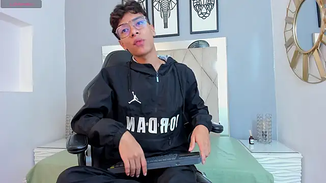 adams bobby online show from November 30, 11:23 am