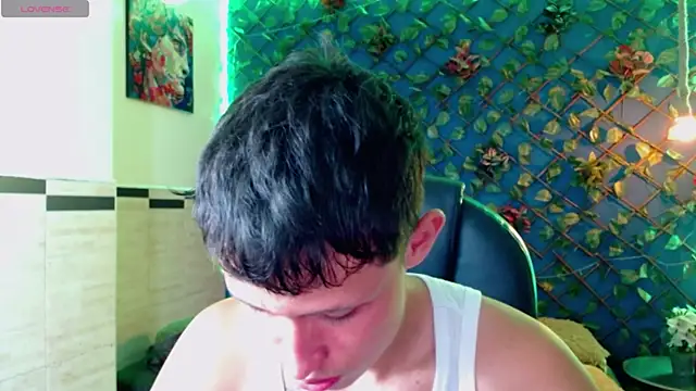 Garuo 18 online show from December 18, 2:40 am