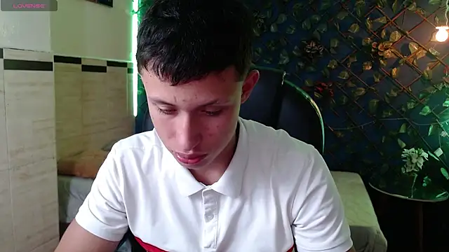 Garuo 18 online show from November 25, 3:30 am