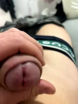 grossebite12335 online show from December 17, 6:58 pm