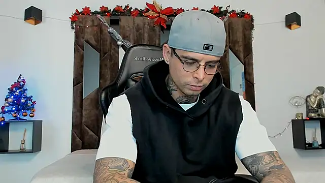 MATEO DILUCA online show from December 16, 7:43 pm