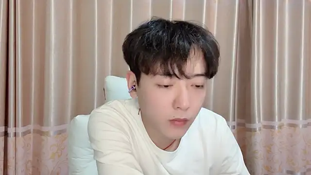 xiaoxiao1025 online show from October 31, 1:25 pm