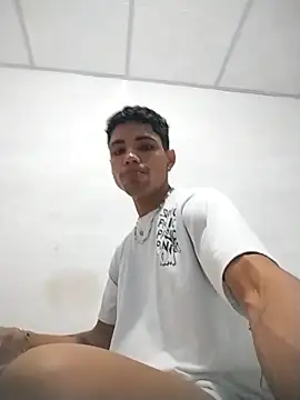 Alex Sweeting online show from November 11, 6:29 am