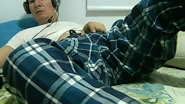 carliesexyman online show from December 17, 4:09 am