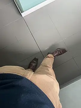 LeoBlaze13 online show from October 28, 8:11 pm