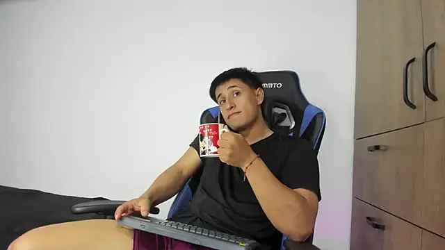 dorman boy online show from November 26, 3:31 am