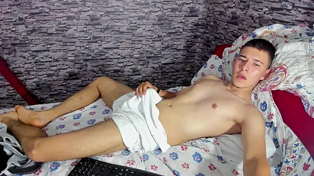 Aleck Boy online show from December 17, 12:18 am