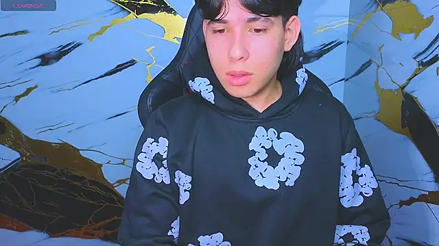 Suarezz10  online show from November 6, 12:30 pm