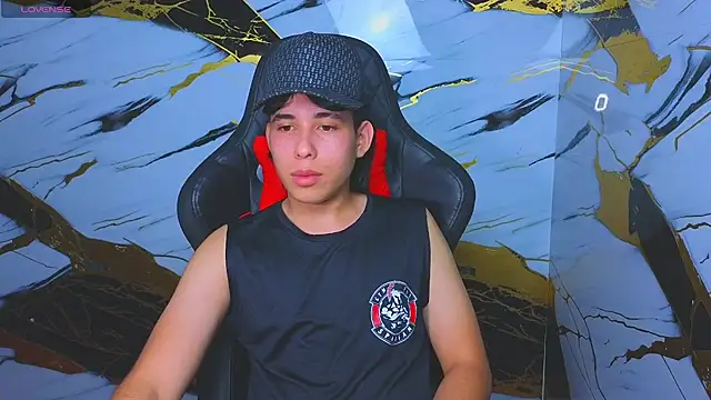 Suarezz10  online show from November 9, 1:04 pm