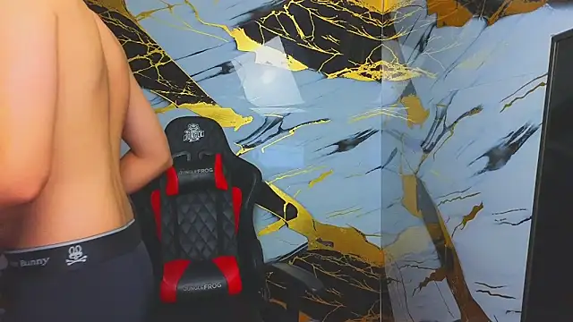 Suarezz10  online show from November 17, 5:16 pm