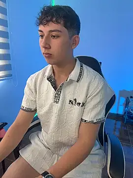 oliveer  kyy online show from November 6, 8:12 pm