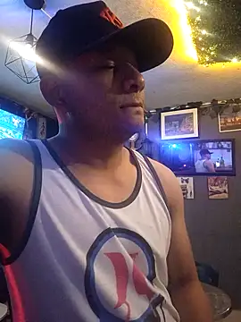 themorenofit08 online show from December 5, 1:24 am