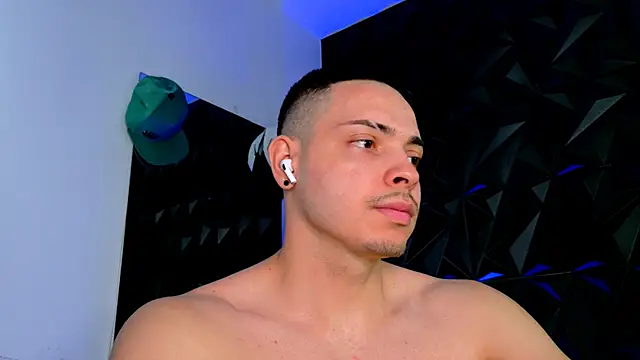 Maxwell Dupont online show from November 20, 8:07 pm