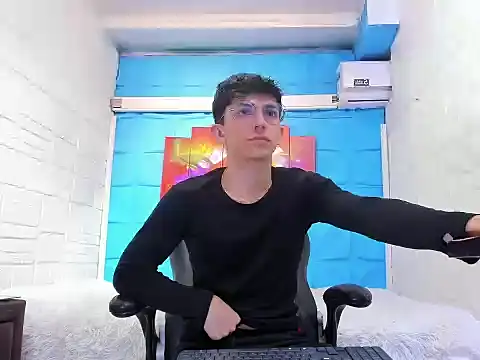 ElanGiraldo online show from February 15, 9:01 pm