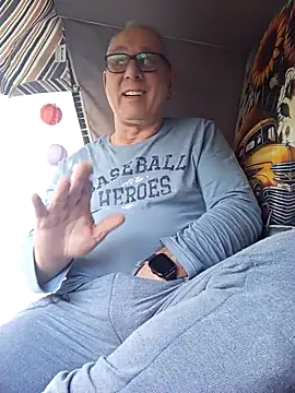 andy-1961 online show from March 4, 1:40 pm