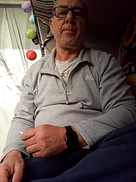 andy-1961 online show from November 27, 7:12 am