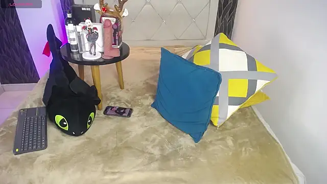 Samu FoXXX online show from December 17, 8:37 pm